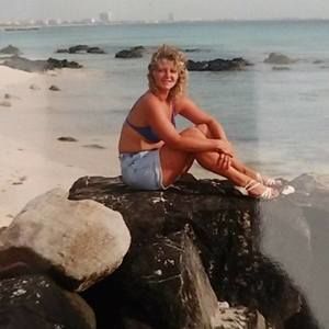 Meet your Posher, Bobbie